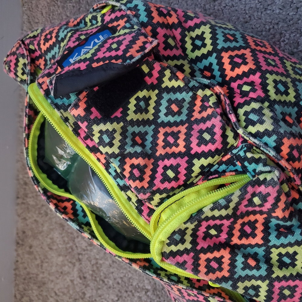 Kavu 80s Style Multicolor Patterned Rope Bag Backpack - Picture 8 of 9
